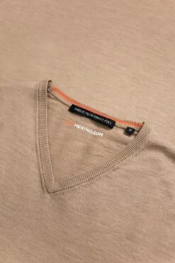 Joe V-Neck Caramel 7 Joe V-Neck Caramel -Kleding Winkel ca