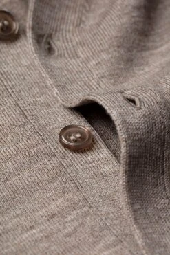 Joe Vest Undyed Natural 8 Joe Vest Undyed Natural -Kleding Winkel detail vest undyed natural 800x1200 1