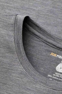 Joe Shirt Round Neck Harvard Grey 8 Joe Shirt Round Neck Harvard Grey -Kleding Winkel detail roundneck harvardgrey 800x1200.2