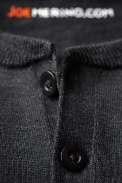 Joe Henley Antracite Grey 9 Joe Henley Antracite Grey -Kleding Winkel henley antracite grey hals voor web