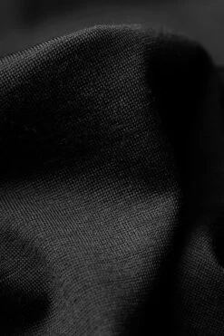 Shirt Henley Short Sleeve Deep Black -Kleding Winkel henley detail deepblack 800x1200.2