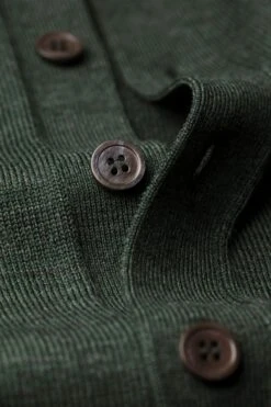 Vest Button 3D British Green -Kleding Winkel joe 3dbuttonvest britishgreen web knopen