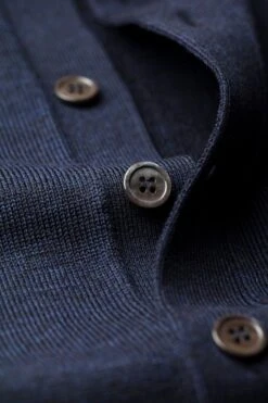 Vest Button 3D True Navy -Kleding Winkel joe 3dbuttonvest truenavy web knopen