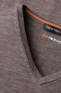 Joe V-neck Extra Long Muddy Clay -Kleding Winkel joe extralong vneck mud detail