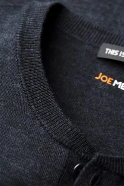 Joe Henley Blue Whale 8 Joe Henley Blue Whale -Kleding Winkel joe henley bluewhale detail01