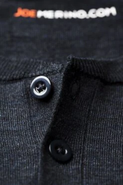 Joe Henley Blue Whale 9 Joe Henley Blue Whale -Kleding Winkel joe henley bluewhale detail02