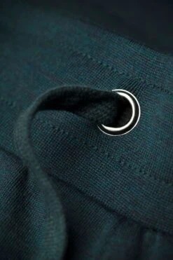 Joe Sweatpants Proud Peacock 8 Joe Sweatpants Proud Peacock -Kleding Winkel joe jogging proudpeacock broek detail 1