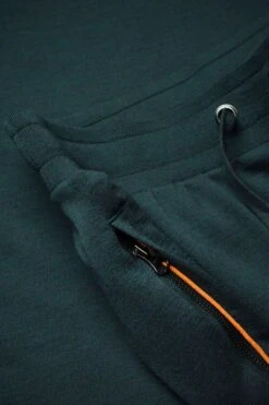 Joe Sweatpants Proud Peacock 9 Joe Sweatpants Proud Peacock -Kleding Winkel joe jogging proudpeacock broek02 detail 2