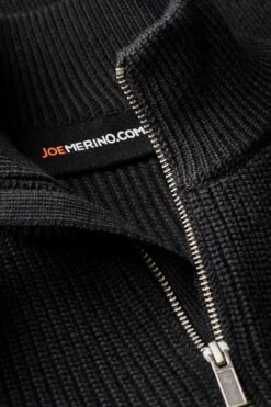 Joe Sail Deep Black -Kleding Winkel joe sail deep black hals web