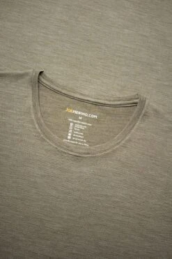 Joe Shirt Round Neck Clean Kaki 6 Joe Shirt Round Neck Clean Kaki -Kleding Winkel joe shirt round cleankaki detail