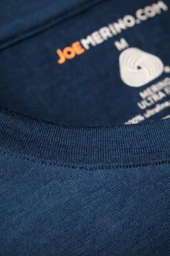 Joe Shirt Round Neck Bright Blue 8 Joe Shirt Round Neck Bright Blue -Kleding Winkel joe shirt round vneck brightblue detail