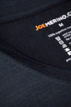 Joe Shirt V-neck Blue Grey -Kleding Winkel joe shirt v 0 bluegrey detail web 1