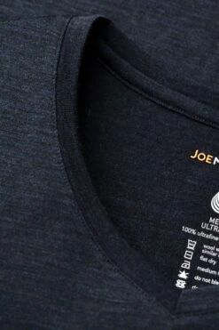 Joe Shirt V-neck Blue Whale -Kleding Winkel joe shirt vneck bluewhale detail