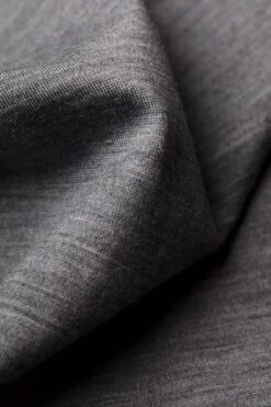 Joe Shirt V-neck Harvard Grey 7 Joe Shirt V-neck Harvard Grey -Kleding Winkel joe shirt vneck harvardgrey detail