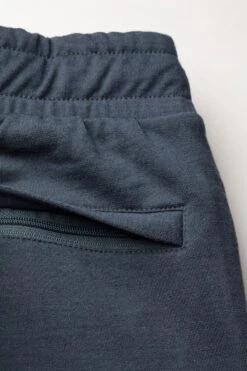 Joe Sweatshorts Dark Steel 11 Joe Sweatshorts Dark Steel -Kleding Winkel joe sweatshort darksteel detail back 1