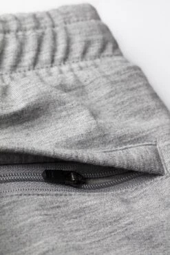 Joe Sweatshorts Mid Grey -Kleding Winkel joe sweatshort mid grey detail achter zak