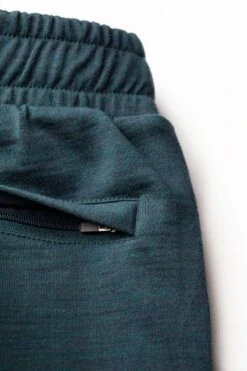 Joe Sweatshorts Extra Long Proud Peacock -Kleding Winkel joe sweatshort proudpeacock detail achter zak 1