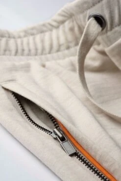 Joe Sweatpants Sand Dune 9 Joe Sweatpants Sand Dune -Kleding Winkel joe sweatshort sand dune detail pocket