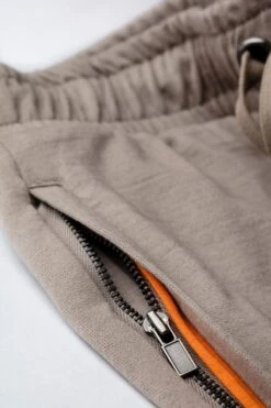 Joe Sweatshorts Tortuga Kaki -Kleding Winkel joe sweatshort tortouga kaki detail pocket 1