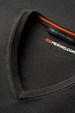 Joe V-neck Extra Long Bold Eagle -Kleding Winkel joe v neck boldeagle hals 1