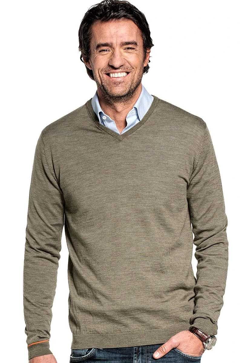 Joe V-Neck Clean Kaki 2 Joe V-Neck Clean Kaki - Afbeelding 2