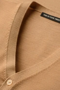 Joe Vest French Cognac 6 Joe Vest French Cognac -Kleding Winkel joe vest fc detail hals