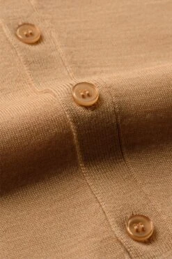 Joe Vest French Cognac 7 Joe Vest French Cognac -Kleding Winkel joe vest fc detail knoop