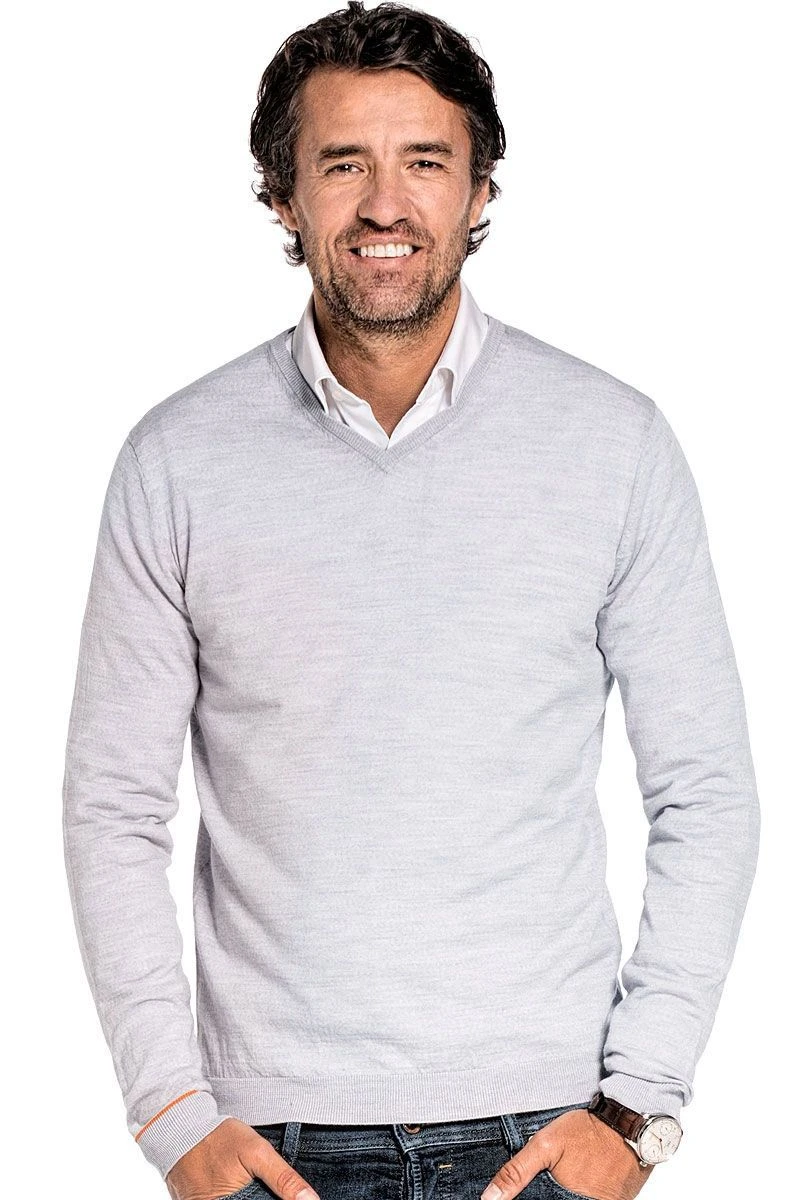 Joe V-Neck Dusty Grey 1 Joe V-Neck Dusty Grey