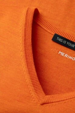 Joe V-neck Extra Long Dutch Orange -Kleding Winkel joe vneck dutchorange detail 1 1