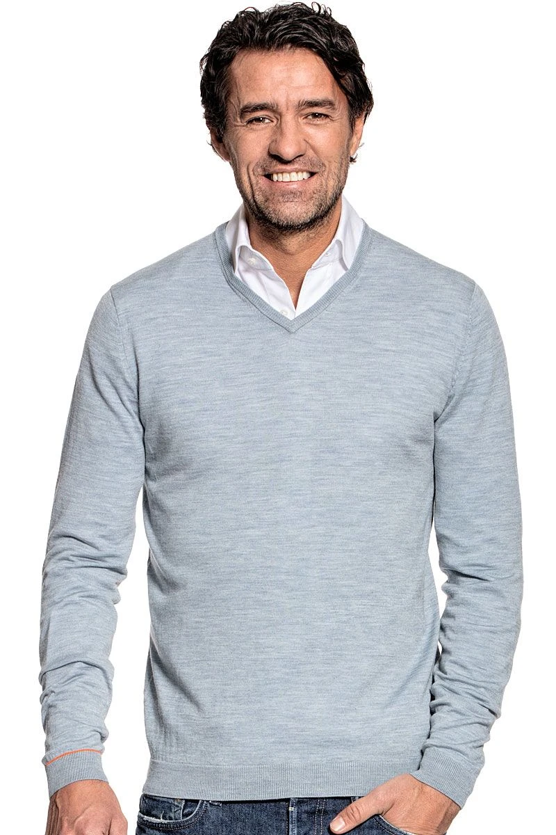 Joe V-neck Hazy Blue 1 Joe V-neck Hazy Blue