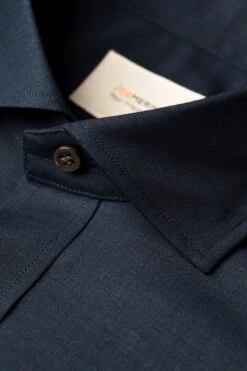 Joe Woven Shirt Extra Long Navy Blue -Kleding Winkel joe wovenshirt darkblue detail kraag