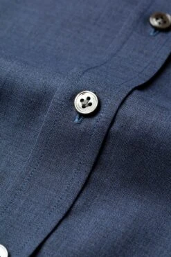 Joe Woven Shirt Denim Blue -Kleding Winkel joe wovenshirt denimblue detail knoop