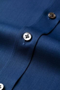Joe Woven Shirt Indigo Blue -Kleding Winkel joe wovenshirt indigoblue detail knoop
