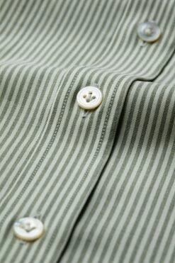 Joe Woven Shirt Stripe Kaki -Kleding Winkel joe wovenshirt stripe kaki knoop