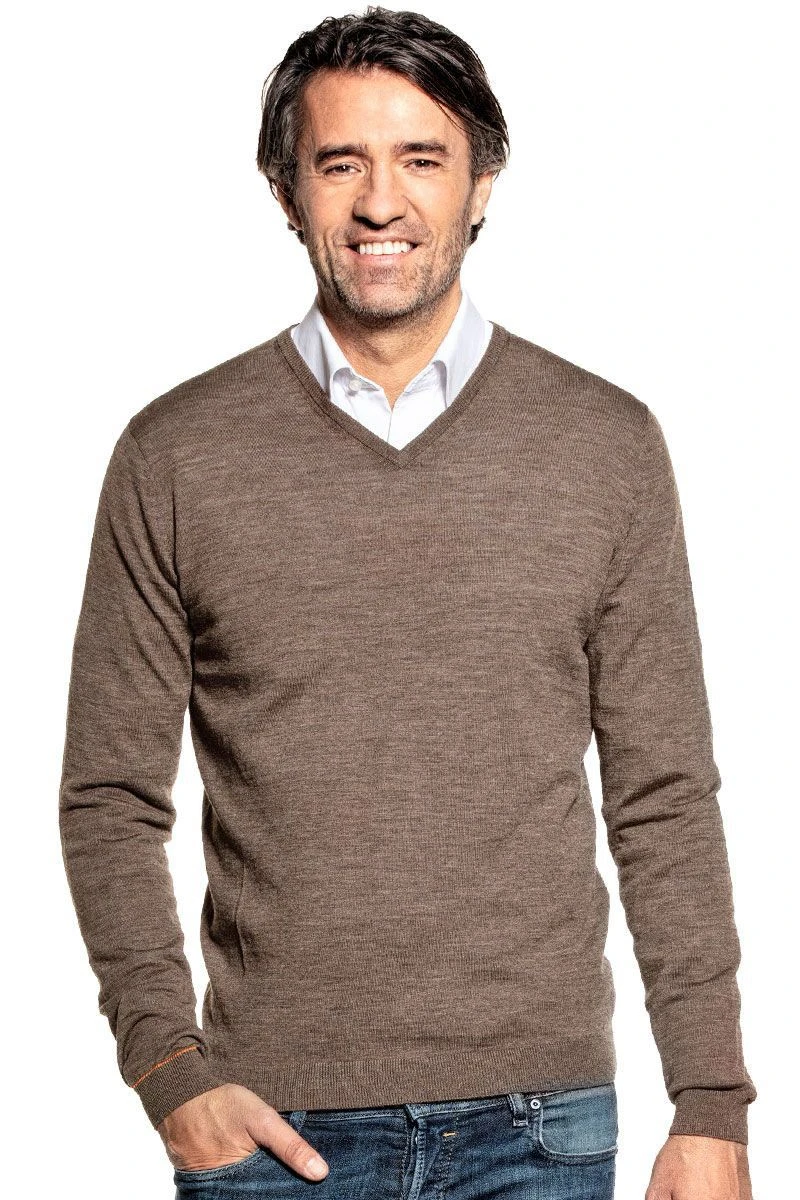 Joe V-Neck Tobacco Brown 1 Joe V-Neck Tobacco Brown