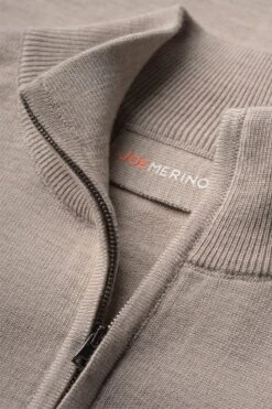 Joe Cardigan 2-Way Zip Desert Beige -Kleding Winkel twowayzip desertbeige detail kraag