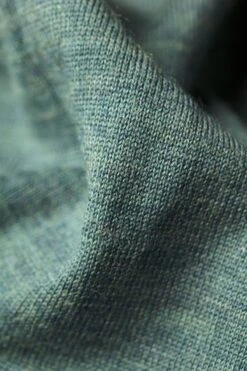 Joe V-neck Cloud Forest -Kleding Winkel v neck cloudforest detail03