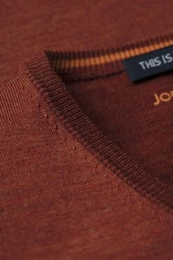 Joe V-neck Copper Canyon 8 Joe V-neck Copper Canyon -Kleding Winkel v neck coppercanyon detail03