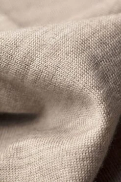 Joe V-Neck Desert Beige 9 Joe V-Neck Desert Beige -Kleding Winkel v neck desertbeige detail03