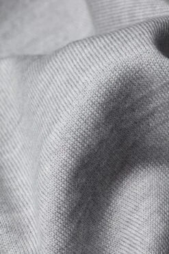 Joe V-Neck Dusty Grey 9 Joe V-Neck Dusty Grey -Kleding Winkel v neck dustygrey detail02