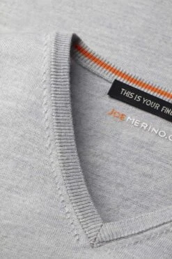 Joe V-Neck Dusty Grey 8 Joe V-Neck Dusty Grey -Kleding Winkel v neck dustygrey detail03