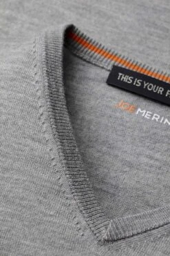 Joe V-neck Grey Tropez -Kleding Winkel v neck greytropez detail03