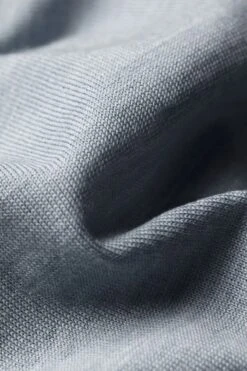 Joe V-neck Hazy Blue 7 Joe V-neck Hazy Blue -Kleding Winkel v neck hazyblue detail02 1