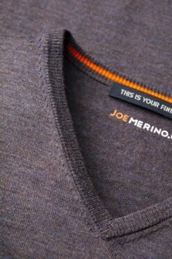 Joe V-Neck Interesting 8 Joe V-Neck Interesting -Kleding Winkel v neck interesting detail02