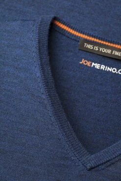 Joe V-Neck New Navy 8 Joe V-Neck New Navy -Kleding Winkel v neck newnavy detail02