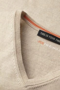 Joe V-neck Sparkling Champagne -Kleding Winkel v neck sparklingchampagne detail02