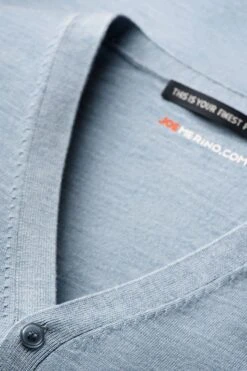 Joe Vest Hazy Blue 6 Joe Vest Hazy Blue -Kleding Winkel vest hazy blue hals web