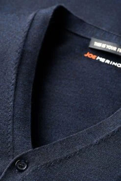 Joe Gilet True Navy -Kleding Winkel vest true navy hals web 1